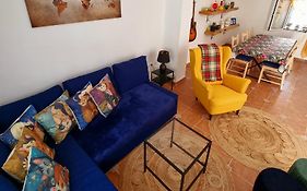Holiday House - Casa De Monica